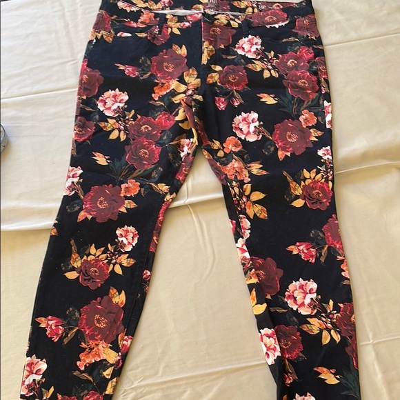Floral Print Leggings - Picture 2 of 7